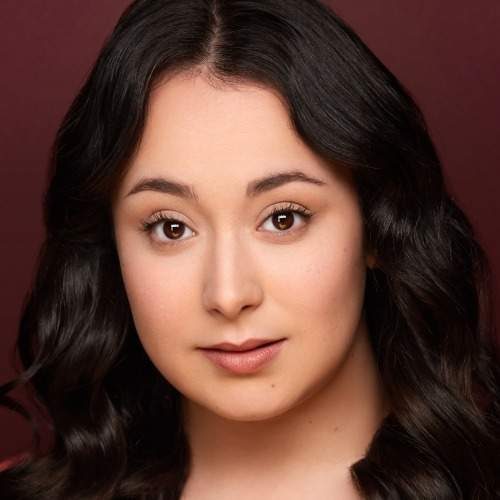 Ariana Headshot